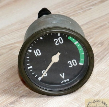 Voltmeter 24 V VDO, Bundeswehr