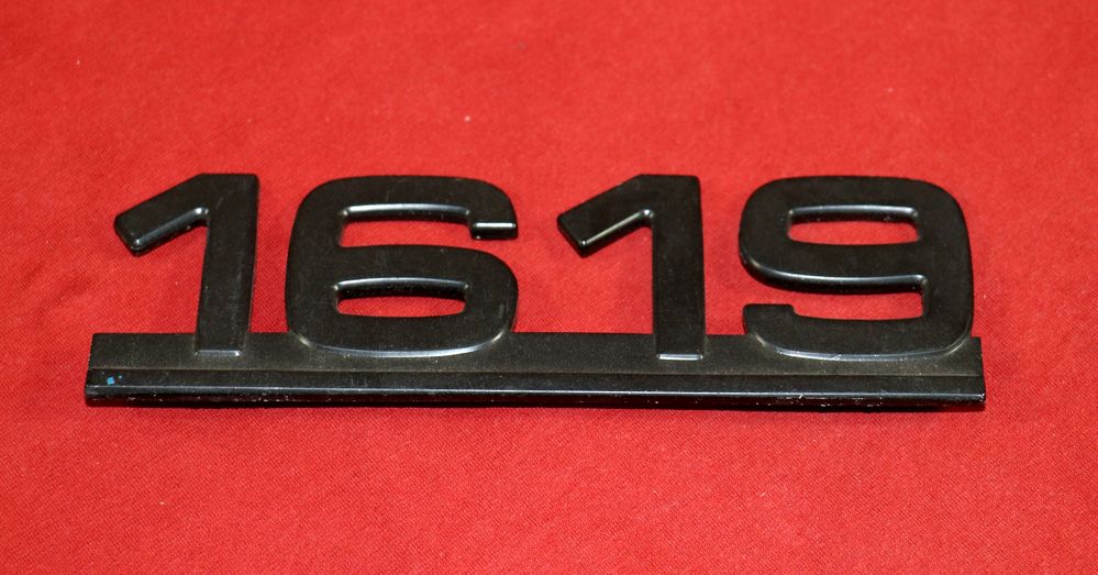 Mercedes Schriftzug 1619