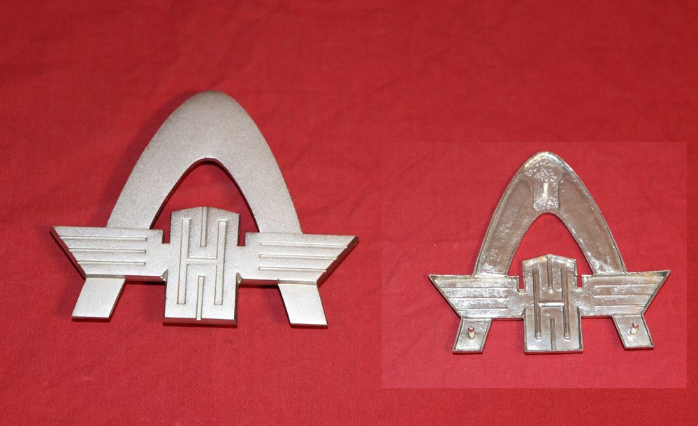 Emblem Hanomag , mit Rheinstahl Bogen