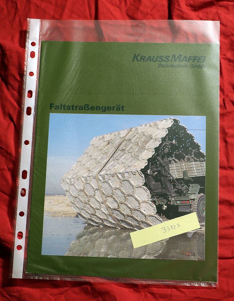 33923 Krauss Maffei Faltstraßengerät FSG auf MAN Kat